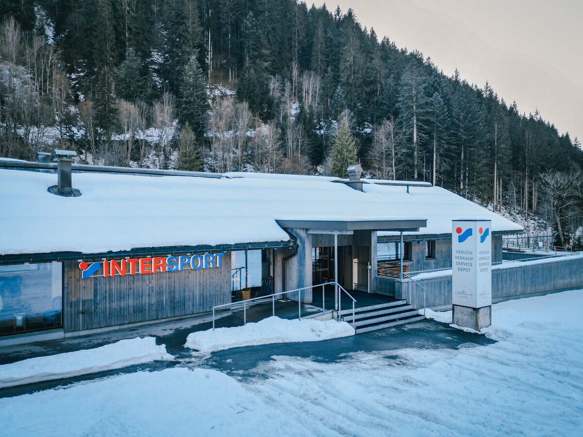 Der neue Standort von Intersport direkt an der Talstation der Sonnenkopfbahn.⇒Intersport