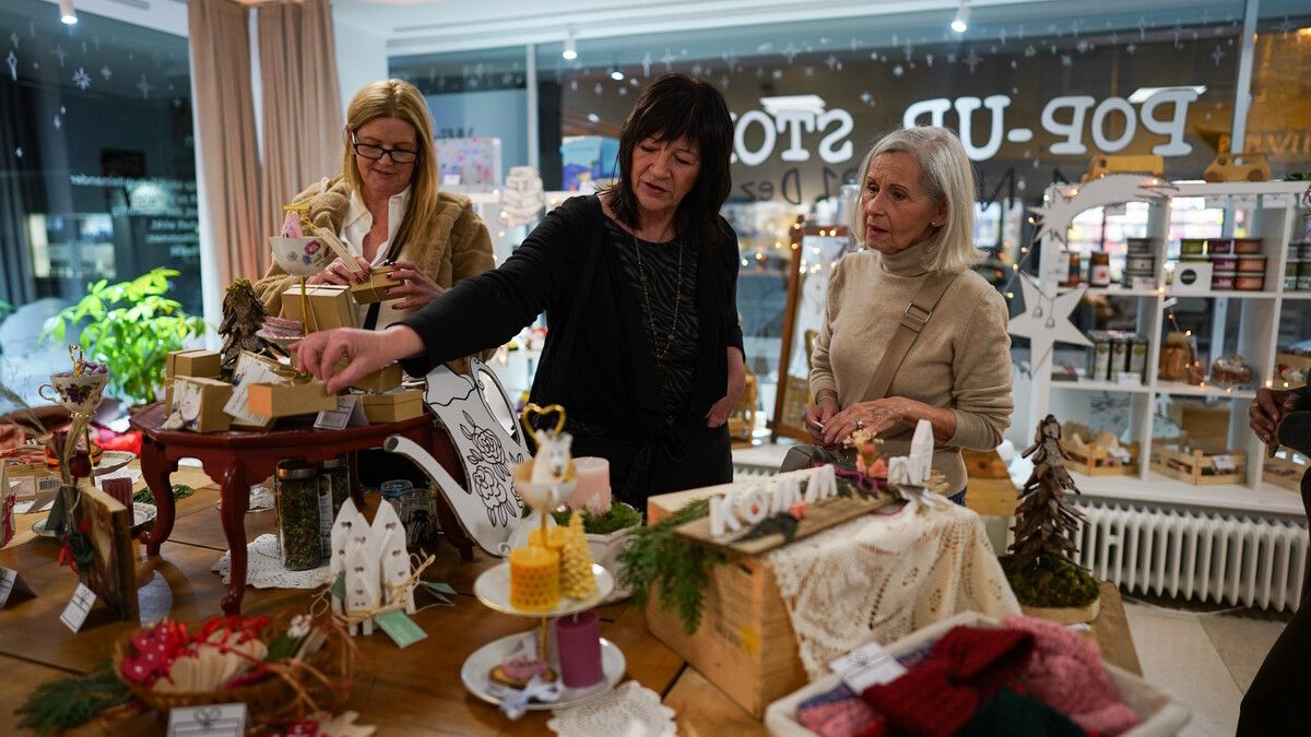 Der Pop-Up-Store der Caritas im WirkRaum in der Dornbirner Bahnhofstraße öffnet bis Weihnachten und will nachhaltige Geschenkideen anbieten.⇒Caritas