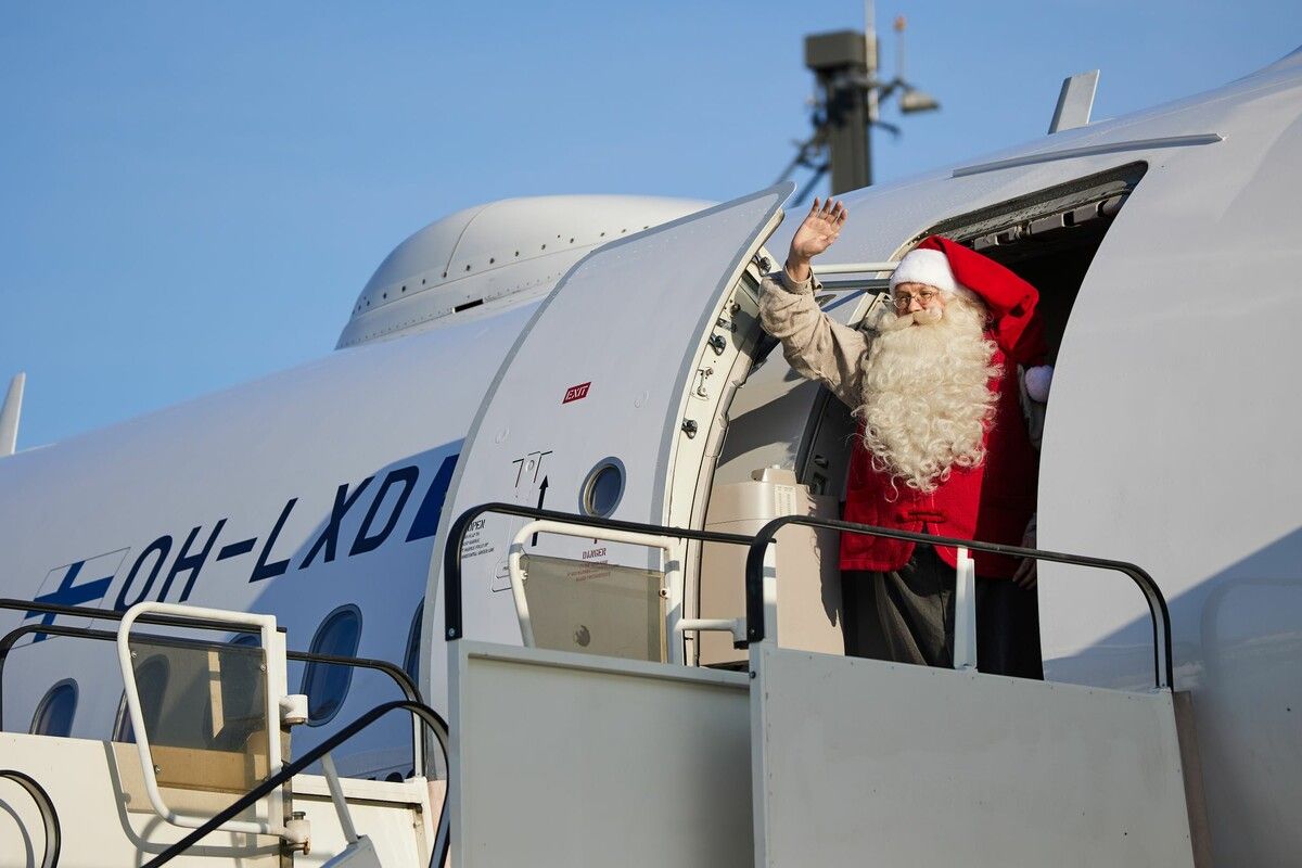 Der Weihnachtsmann aus Lappland bei seiner Ankunft in Berlin-Schönefeld.⇒dpa