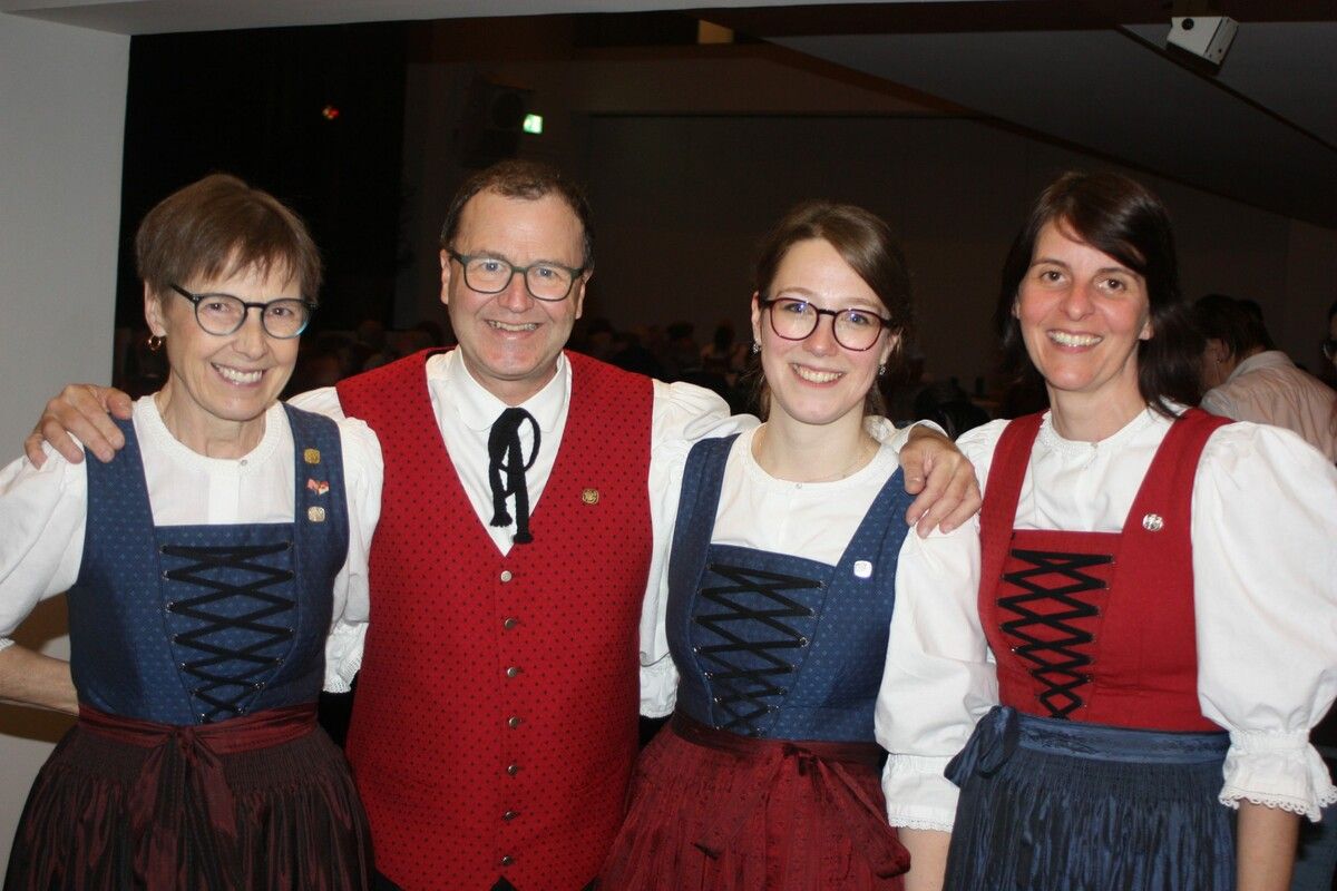 Die aktiven Mitglieder der Trachtengruppe Rankweil mit Vorstandsmitglied Jasmin Rhomberg (Zweite von rechts) feierten den 70. Geburtstag des Rankweiler Kulturvereins. ⇒VN/TK