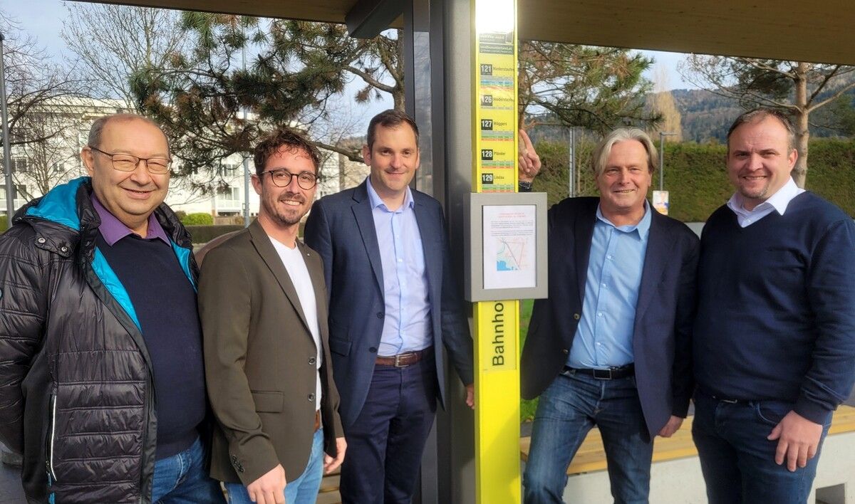 Die Bürgermeister des Leiblachtals besichtigten im Rahmen ihres regelmäßigen Bürgermeistertreffens das bestens gelungene Mobilitätsprojekt: Wolfgang Langes (Hohenweiler), Lukas Greussing (Möggers), Andreas Kresser (Hörbranz), Frank Matt (Lochau) und Nico Flachsenberger (Eichenberg). ⇒Schallert/BMS