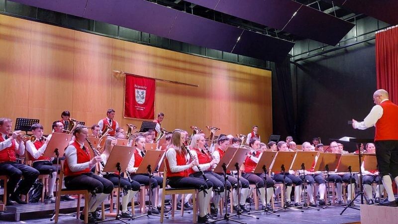 Die Langenegger Musikantinnen und Musikanten haben sich intensiv auf das Jubiläumskonzert vorbereitet. ⇒ME