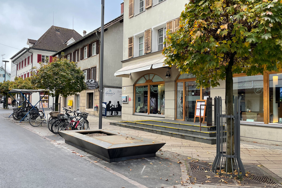 Die Marktstraße ist fast fertig umgestaltet und soll mehr Aufenthaltsqualität bieten. ⇒Stadt