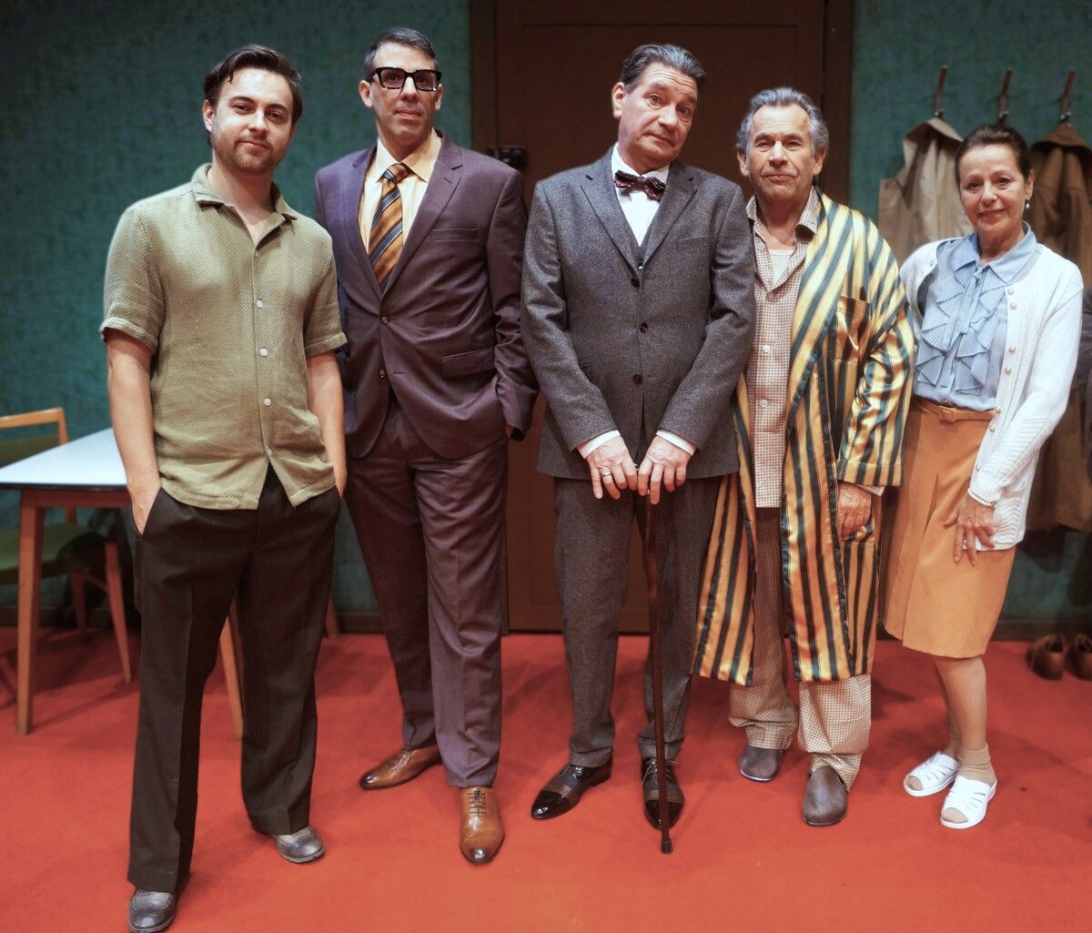 Die Schauspieler Leonard Graeber, Anwar Kashlan, Bernd Sračnik, Hubert Dragaschnig und Daniela Gaets begeisterten das Premierenpublikum. ⇒sie