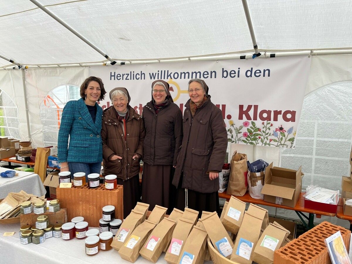 Die Schwestern der heiligen Klara laden zum Klostermärktle.⇒ Veranstalter