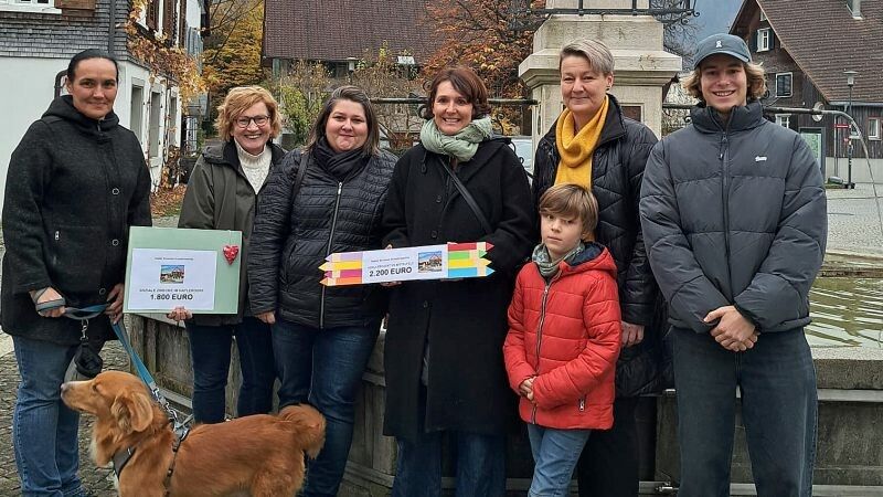 Die Spenden gingen an das Schulprojekt „schulbasierte Ergotherapie“ und an bedürftige Kinder im Hatlerdorf. ⇒Veranstalter