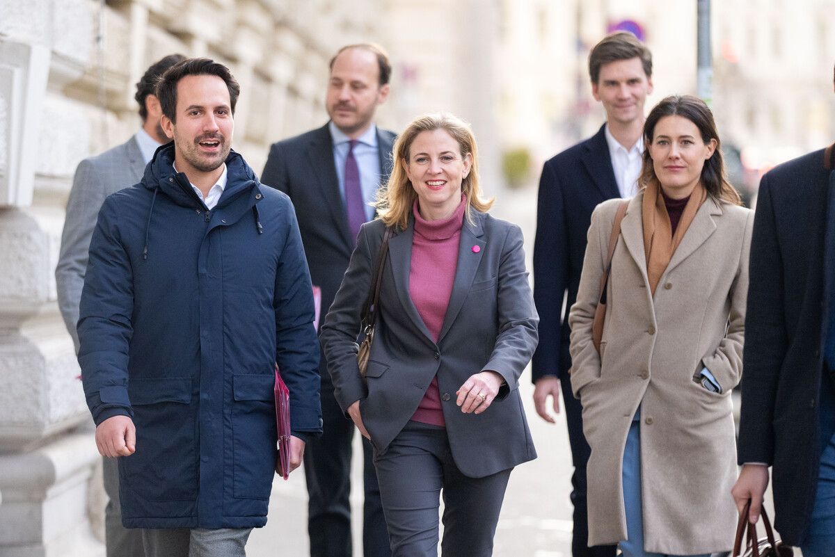Die Vorarlberger Landesparteiobfrau Claudia Gamon (r.) ist Mitglied im Neos-Verhandlungsteam um die Vorsitzende Beate Meinl-Reisinger. ⇒APA/Hochmuth
