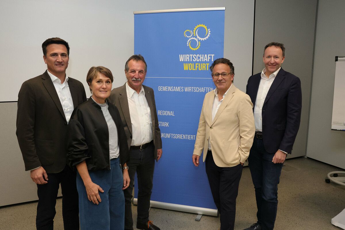 Doppelmayr-GF Michael Köb, Bgm. Angelika Moosbrugger, Walter Eberle, Jürgen Adami und Doppelmayr-GF Gerhard Gassner. ⇒AME