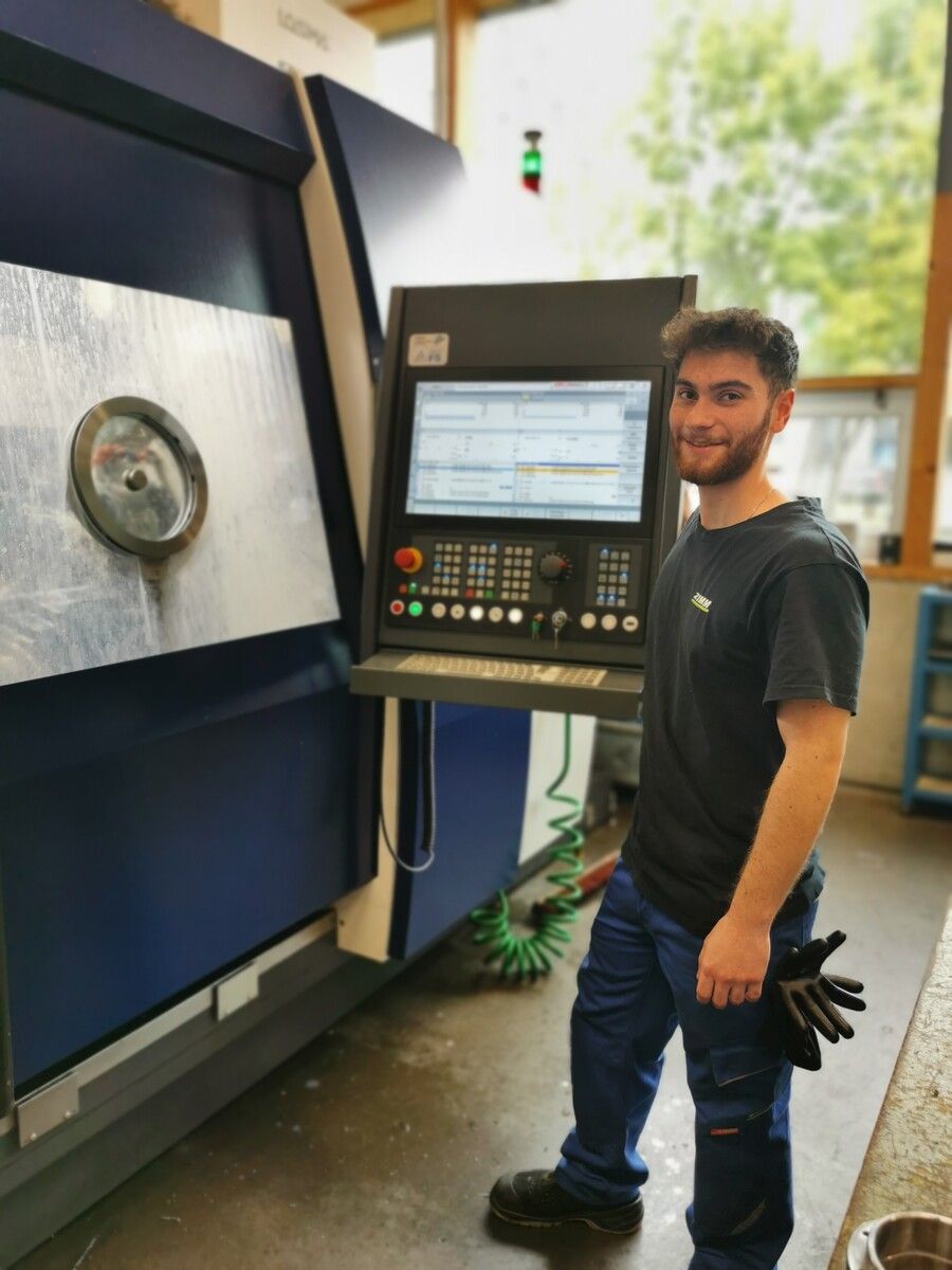 Emirhan: „Am meisten Spaß macht mir das Drehen und Formen von Metall.“⇒ZIMM