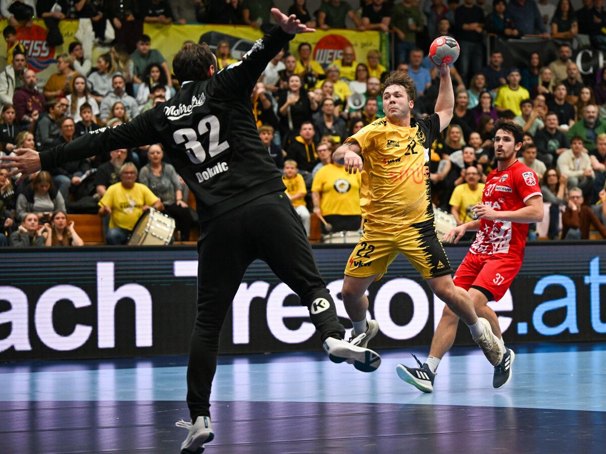 Vor knapp drei Wochen mussten sich Robin Kritzinger und Bregenz Handball im 103. Ligaderby der Geschichte vor 2000 Zuschauern in der Handballarena Rieden gegen den Alpla HC Hard mit 27:28 (11:12) geschlagen geben. ⇒GEPA