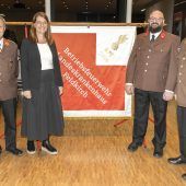 Jubiläum mit Fahnenweihe gefeiert