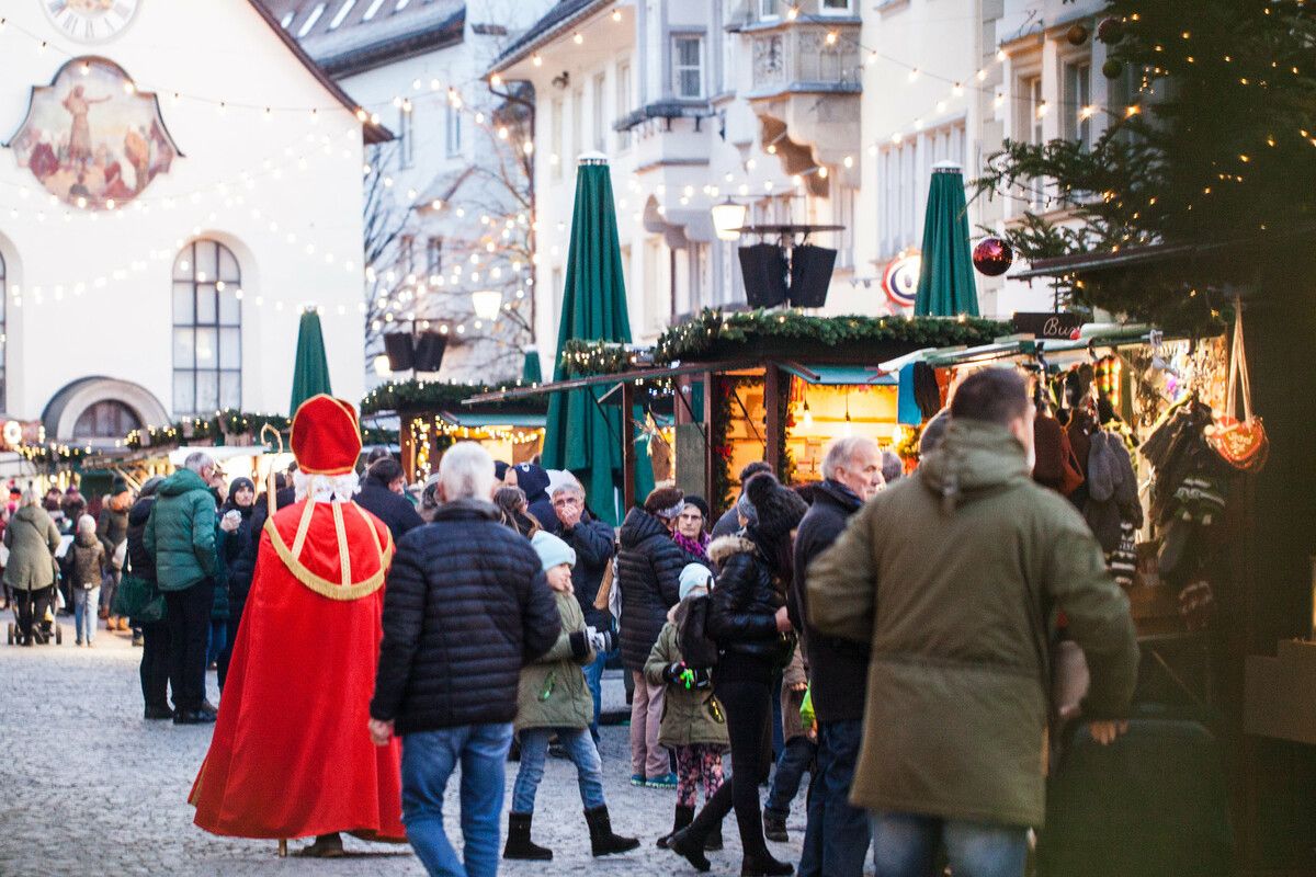 Für den Großteil gehört ein Besuch eines Weihnachtsmarktes einfach zur Adventszeit dazu.⇒Stadtmarketing Feldkirch/Nadine Jochum