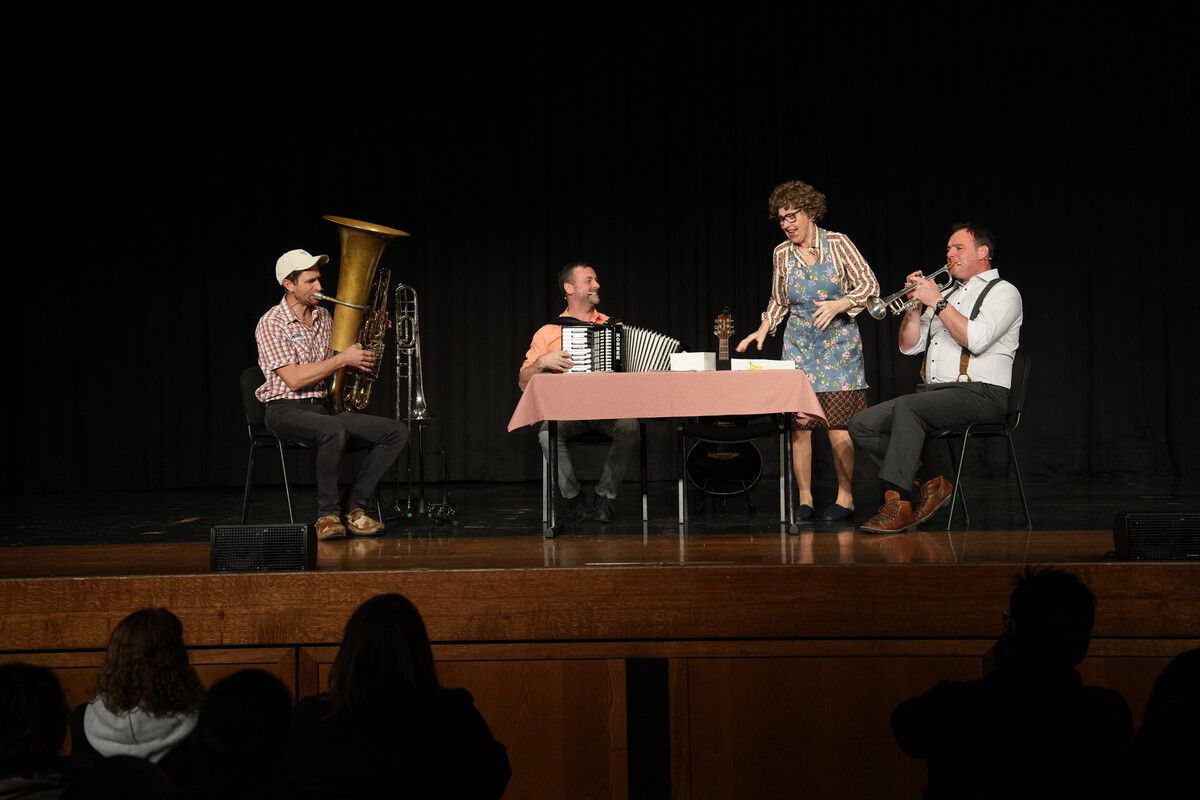 Gabi Fleisch mit ihren Musikern Stefan Bär, Simon Gmeiner und Kurt Lipburger. ⇒Gde
