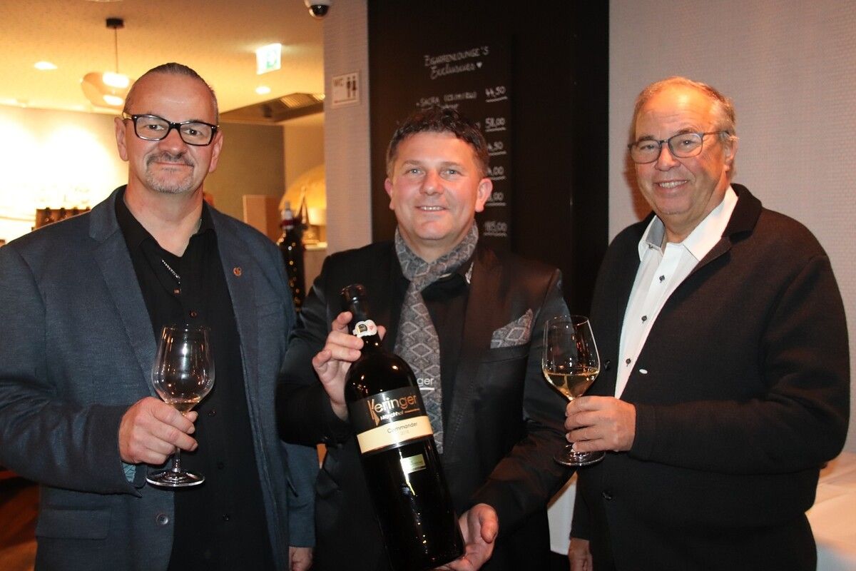 Gastgeber Christoph Sögner, Winzer Robert Keringer und Walter Pfanner. ⇒NAM