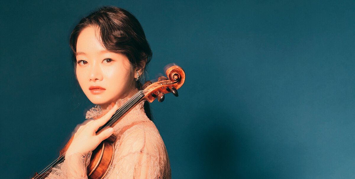 Geigerin Bomsori Kim wird das beliebte Violinkonzert der Romantik von Max Bruch präsentieren. KyutAi Shim
