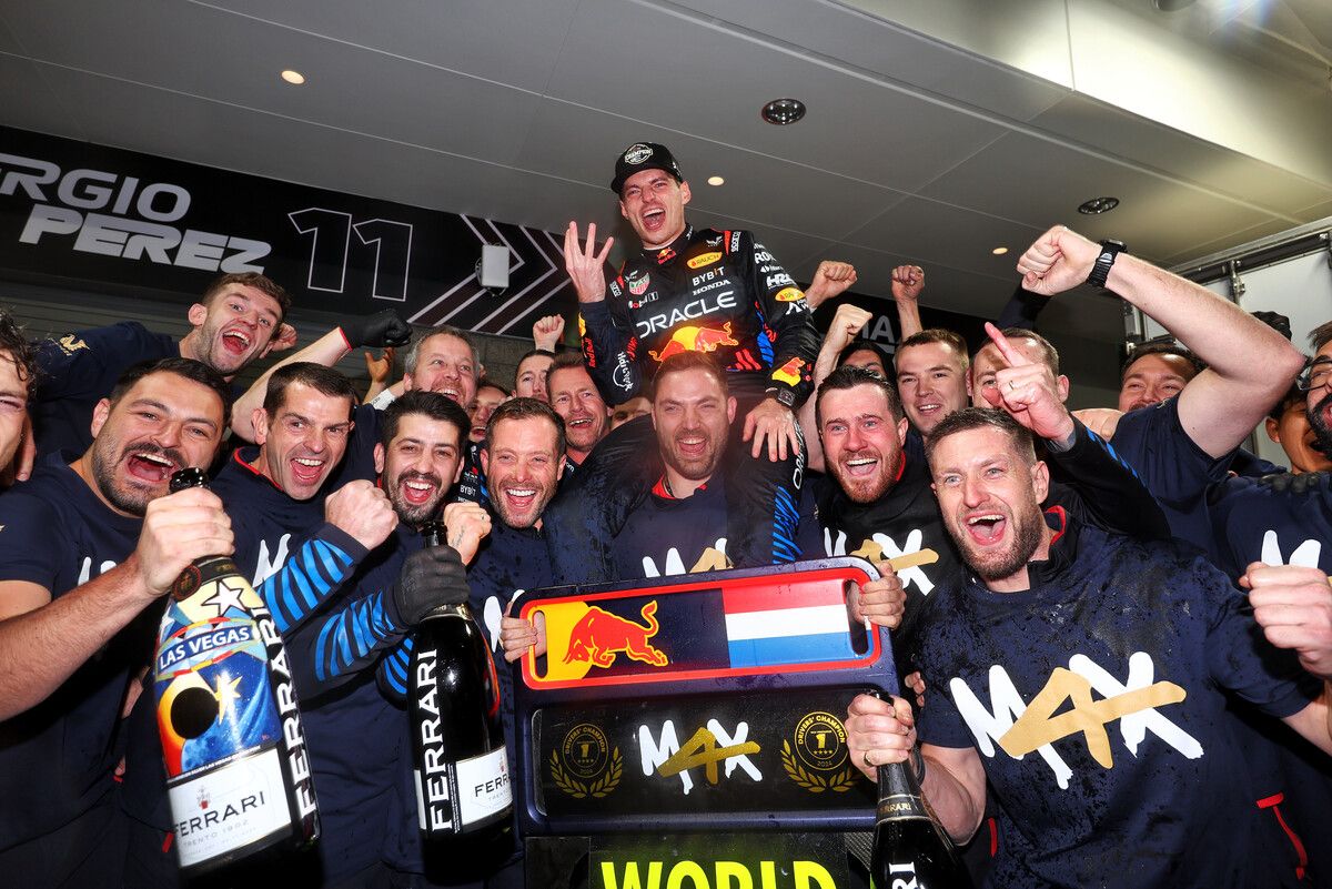 Gemeinsam mit seinem Team von Red Bull feierte Max Verstappen seinen vierten Weltmeistertitel in Folge.⇒gepa