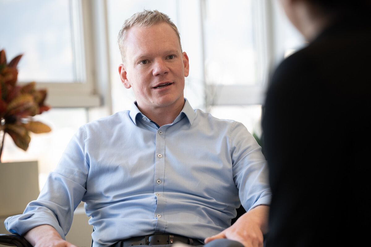 Bitschi betont im VN-Interview, dass sich die FPÖ nicht verbiegen möchte. ⇒VN/Serra