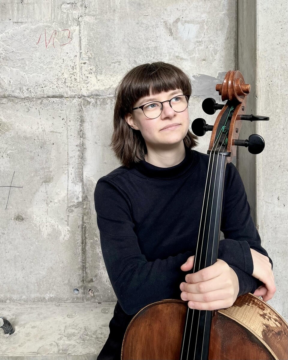 Ida Riedel spielt am 29. und 30. November den Solopart bei Schostakowitschs erstem Cellokonzert. ⇒emil riedel