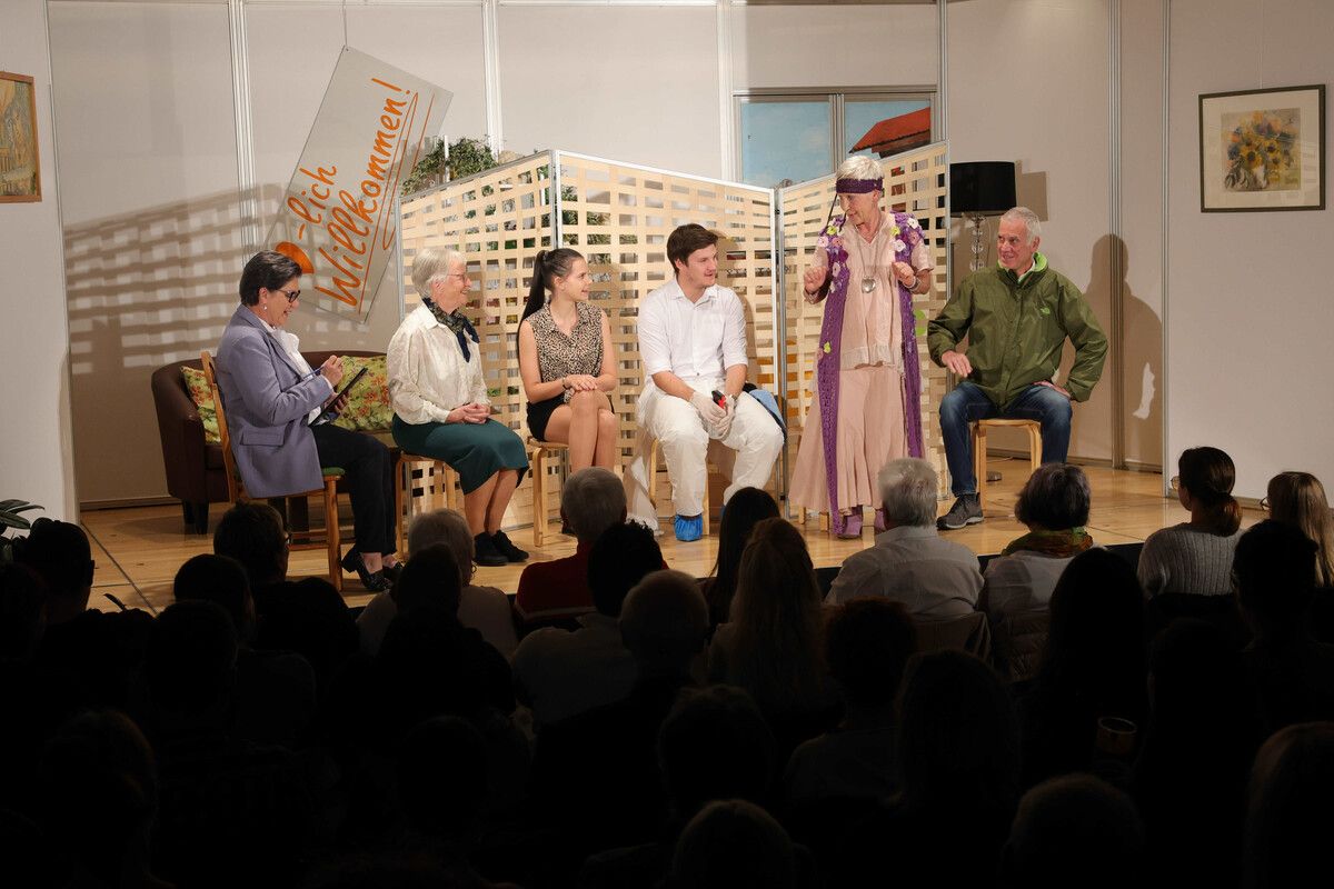 Im Pfarrsaal Tisis wurden die Besucher bestens unterhalten.⇒ AME
