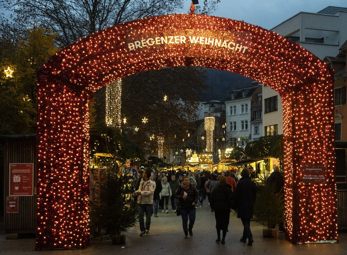 In Bregenz funkeln seit diesem Jahr 300.000 energiesparende LED-Lichtpunkte.⇒VN/Paulitsch