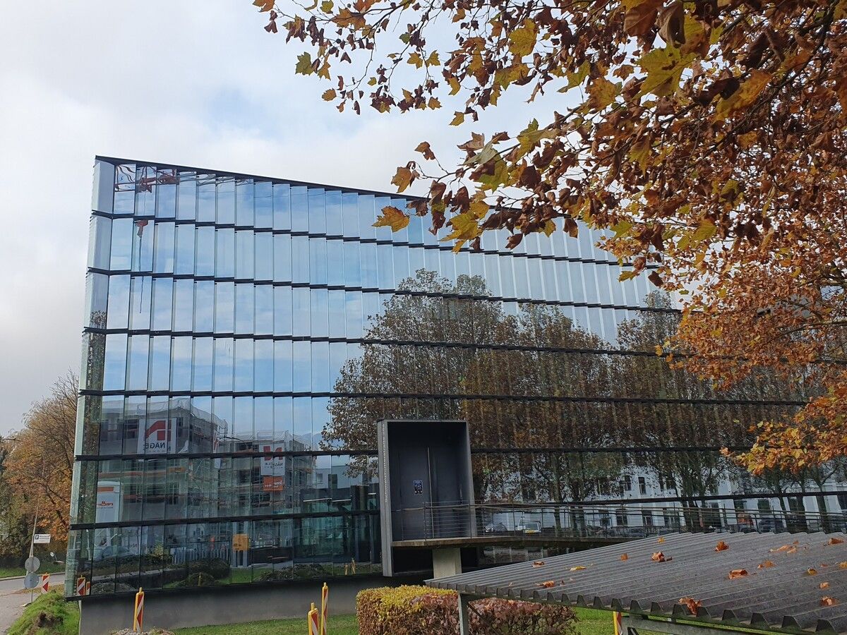 In direkter Nachbarschaft steht das IT-Zentrum.