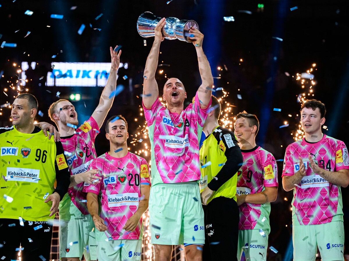 In seinem ersten Punktspiel im Trikot der Füchse Berlin feierte der Harder Lukas Herburger nach einem 32:30-Erfolg gegen Meister SC Magdeburg den Gewinn im Deutschen Supercup.⇒Verein