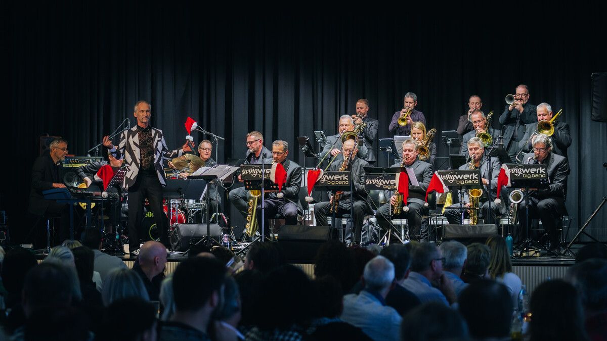 John Farrowski und Swingwerk spielen beim Jazzbrunch auf.⇒Stadt