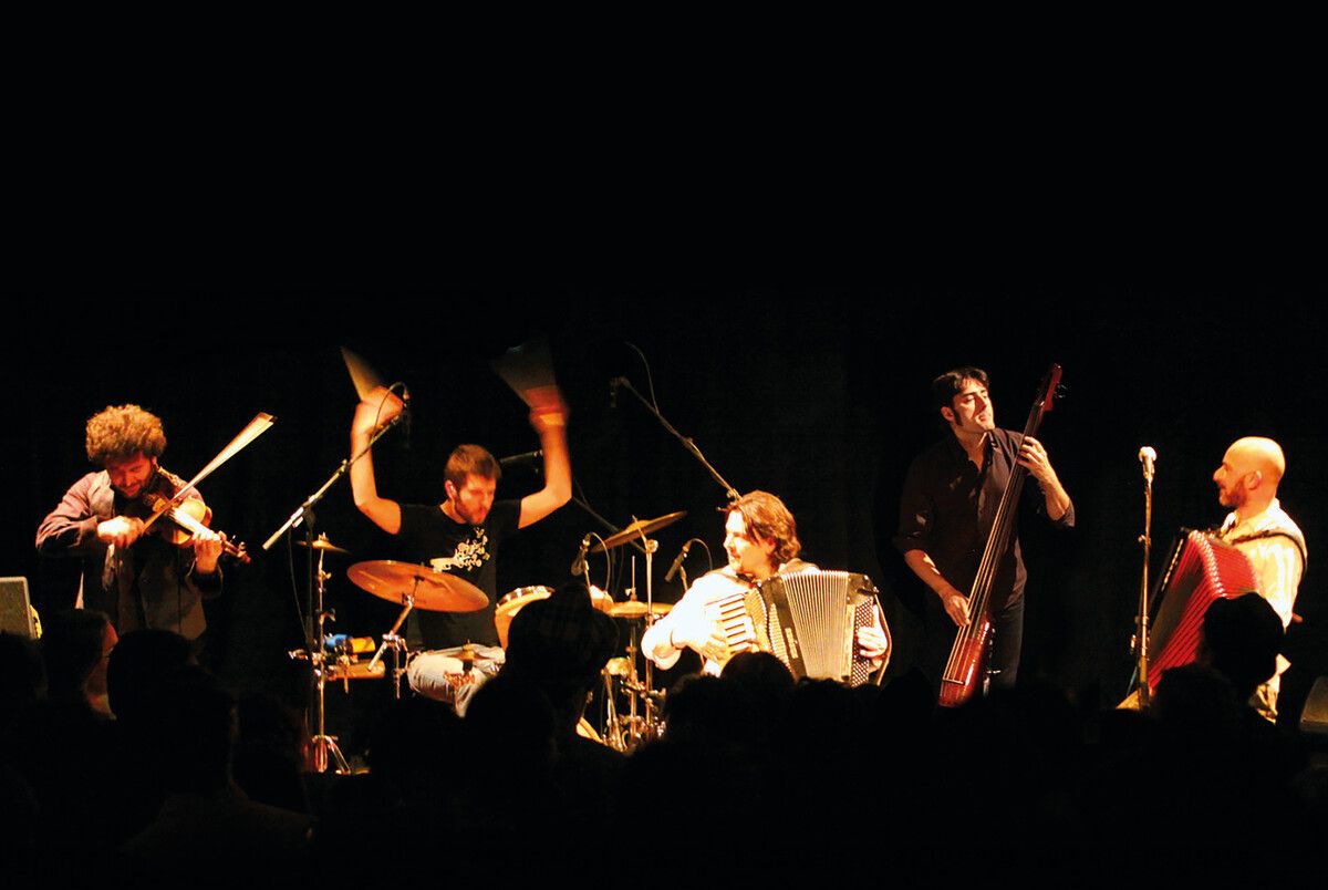 „JUG“ – ein mediterran-balkanesisches Erlebnis mit improvisatorischen Highlights.⇒Veranstalter