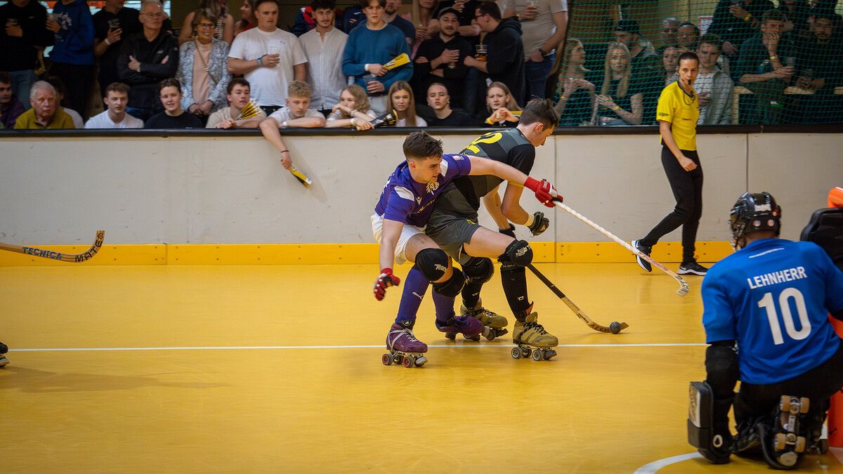 Kapitän Kilian Hagspiel und sein Team hoffen am Samstag auf lautstarke Unterstützung beim Heimspiel in der Stadthalle. ⇒Carmen Thurnher