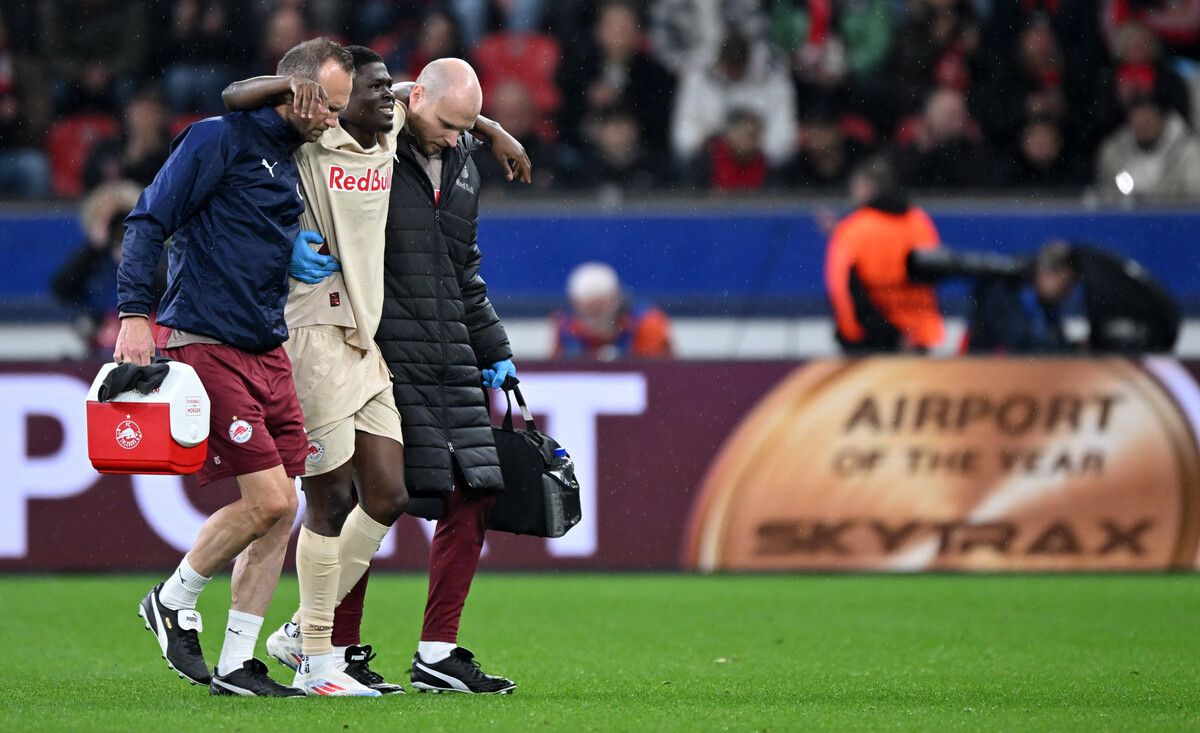 Karim Konaté zog sich gegen Bayer Leverkusen einen Kreuzbandriss zu.⇒gepa
