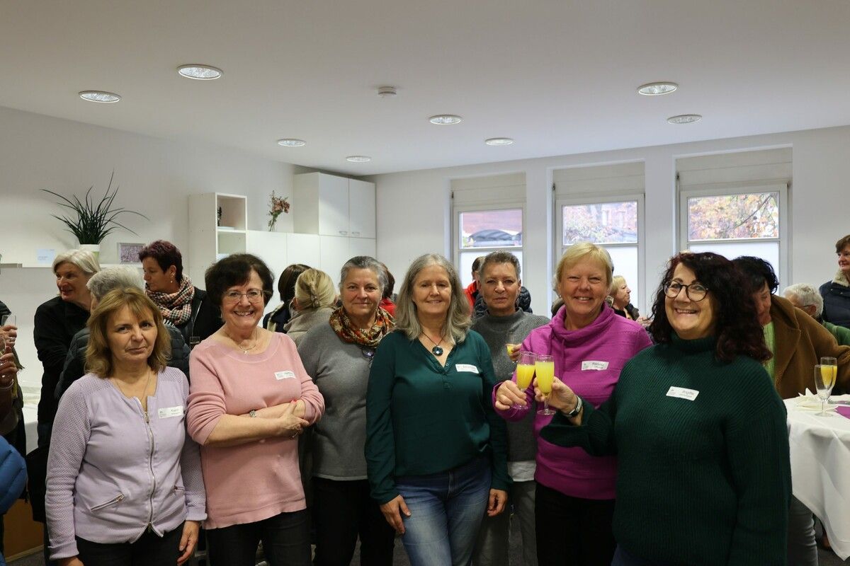 Karin Ammann, Herlinde Hummer, Christine Monschein, Annemarie Beck, Andrea Moser, Renate Greussing, Brigitte Olschnögger und Andrea Stoss (fehlt auf dem Bild) bilden das Team hinter der Frauenoase. ⇒EM