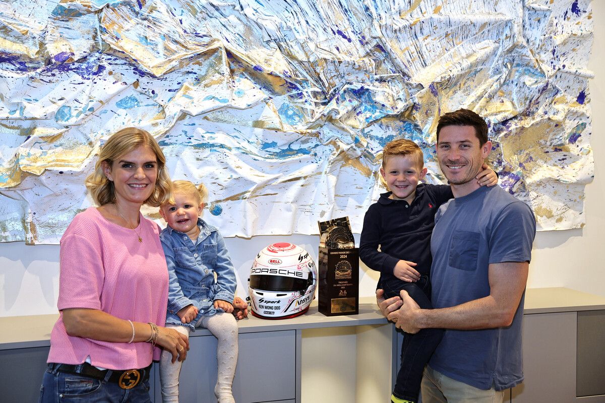 Kévin Estre mit Gattin Carolin, Sohn Tommy (4 Jahre) und Tochter Bella (2).⇒NOG