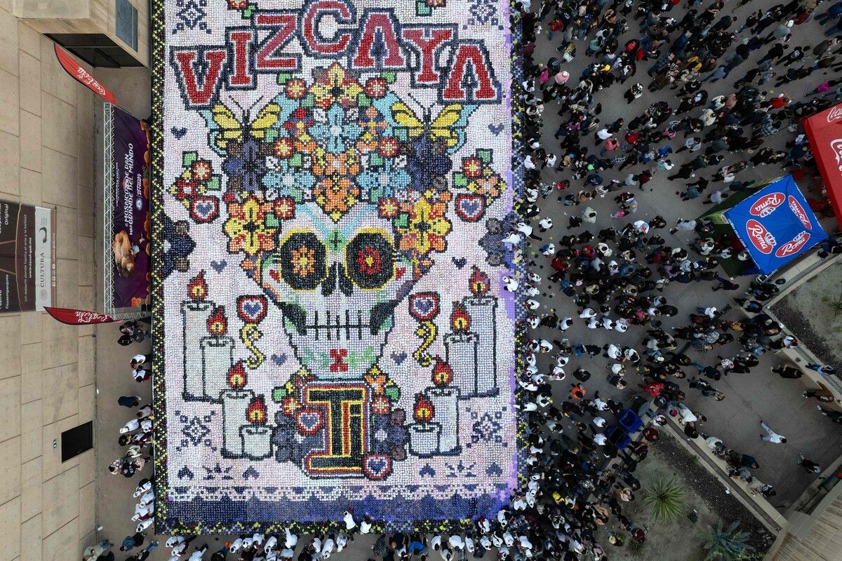Luftaufnahme eines Pan de Muertos (Brot der Toten)-Mosaiks aus mehr als 42.000 Brotstücken in Tijuana in Mexiko. AFP