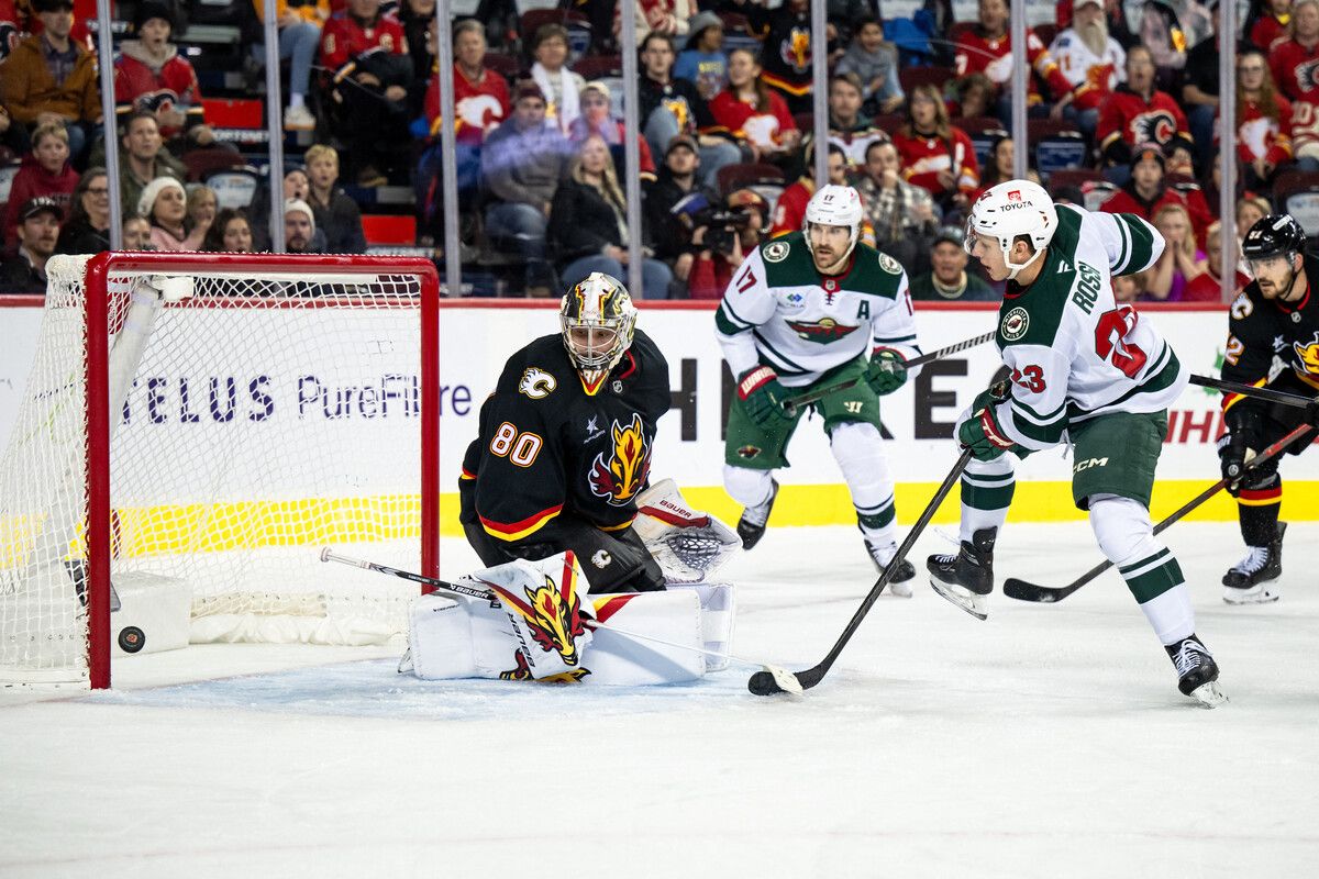 Marco Rossi „tunnelt“ Calgary-Goalie Daliel Vladar wenige Sekunde vor der Sirene zum 3:3-Ausgleich.⇒USToday