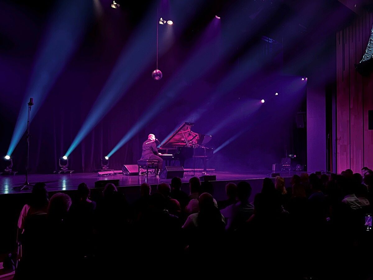 Mario Pecoraros gefühlvolle Hommage an Elton John und Billy Joel begeisterte das Publikum in Feldkirch. ⇒VN/marte