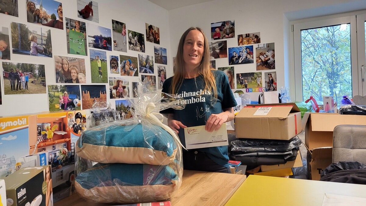 Martina Elbs organisiert eine besondere Weihnachtstombola. ⇒JH (3)