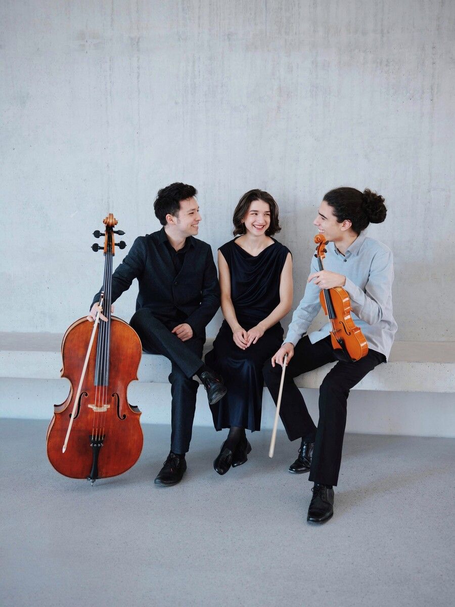 Neben klassischem Repertoire arbeitet das Trio auch genreübergreifend. Amelie Meissner
