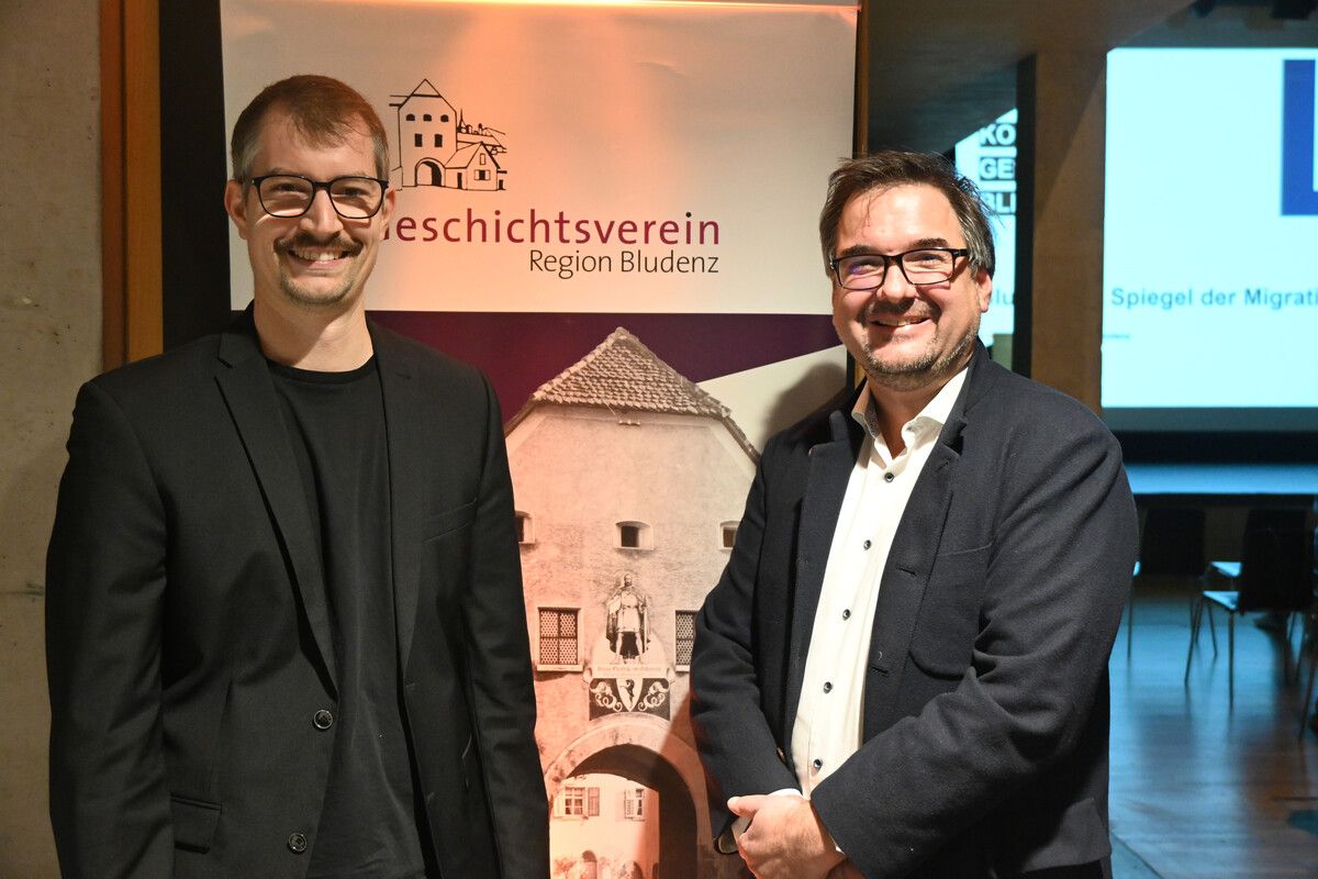 Obmann des Geschichtsvereins und Stadtarchivar Stefan Stachniß mit dem Vortragenden Christof Thöny. ⇒stadt bludenz