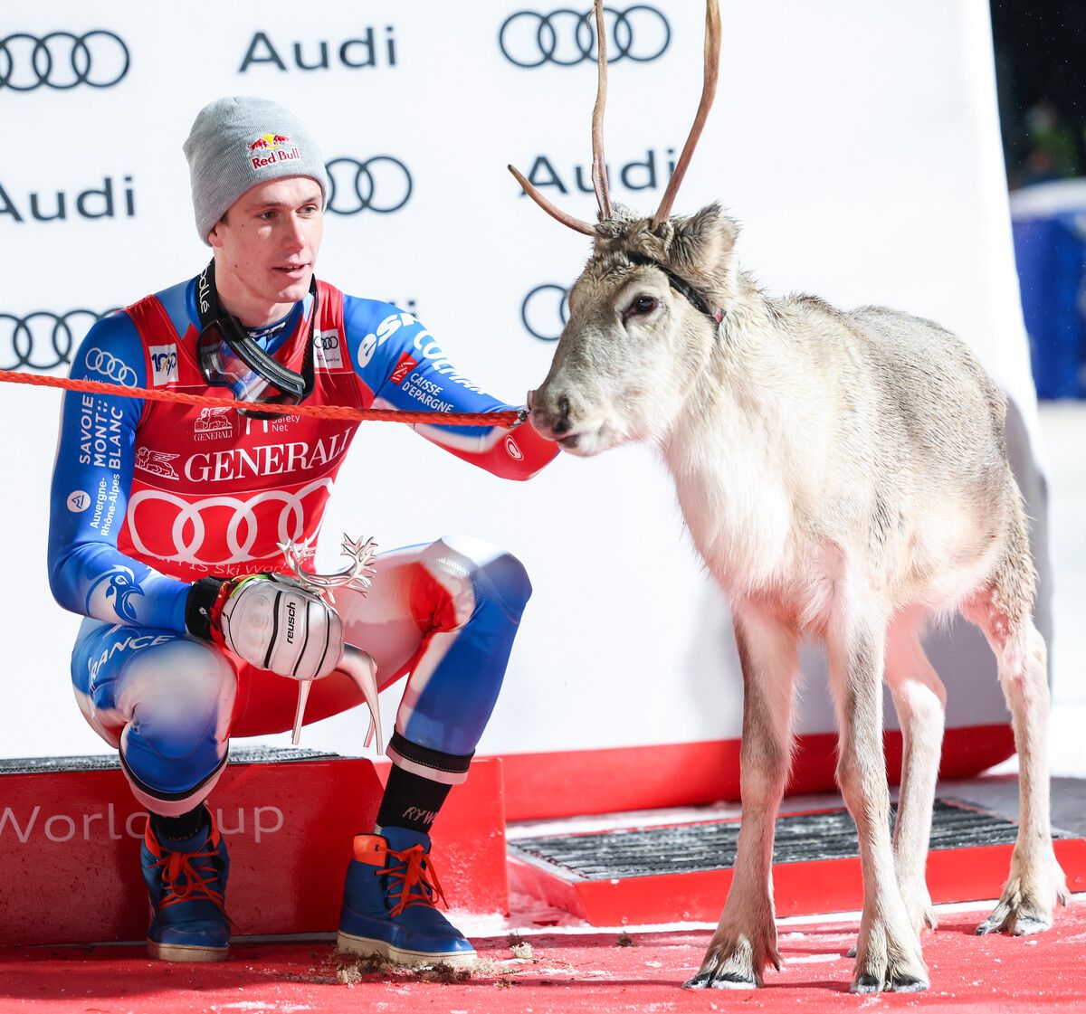 Olympiasieger Clement Noel setzte sich im ersten Saison-Slalom vor Henrik Kristoffersen durch. Letzter führt auch die Weltcup-Gesamtwertung an. ⇒GEPA