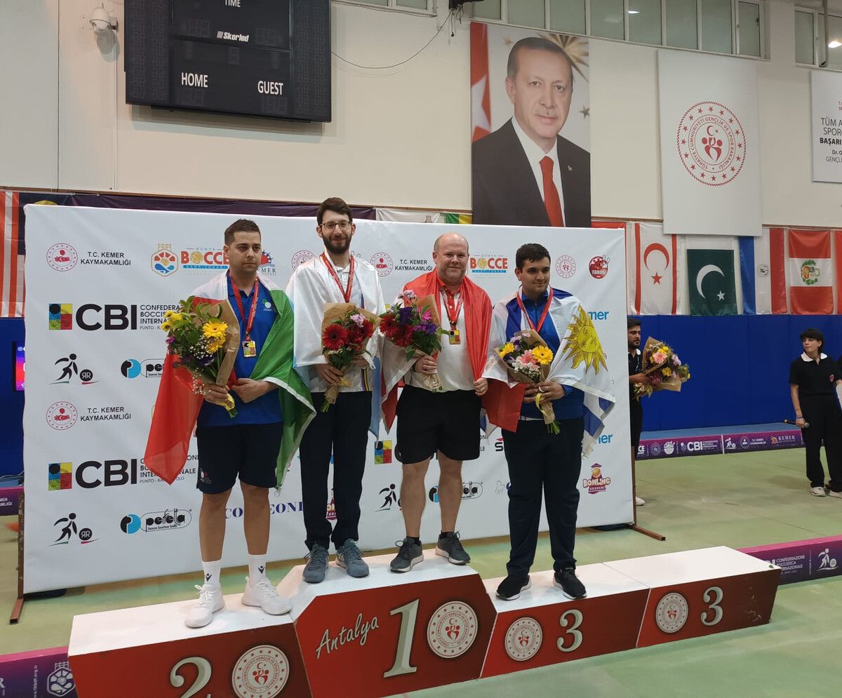 Philipp Wolfgang (r.) mit Weltmeister Jacopo Frisoni aus San Marino.⇒Privat