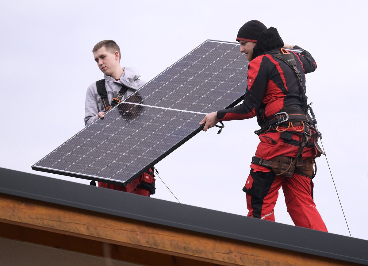 Photovoltaik boomt: Es mache Bürger zu Energieproduzenten und sensibilisiere sie für den Verbrauch, sagt Martin Reis, Geschäftsführer des Energieinstituts. ⇒APA