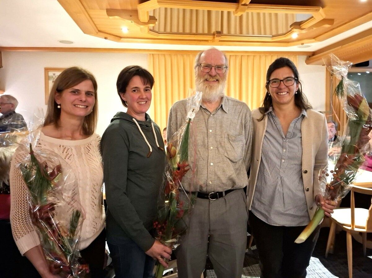 Planung und Organisation der Stammtisch-Gespräche: Annette Sohler, Isabella Vögel, Pfarrer Josef Walter und Silvia Berger. ⇒ME