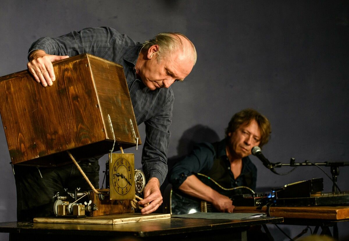 Schauspieler Bernd Wengert und Musiker Michael Moravek lassen bei „13 Minuten“ tief in die Seele von Georg Elser blicken.⇒Kultur Koblach