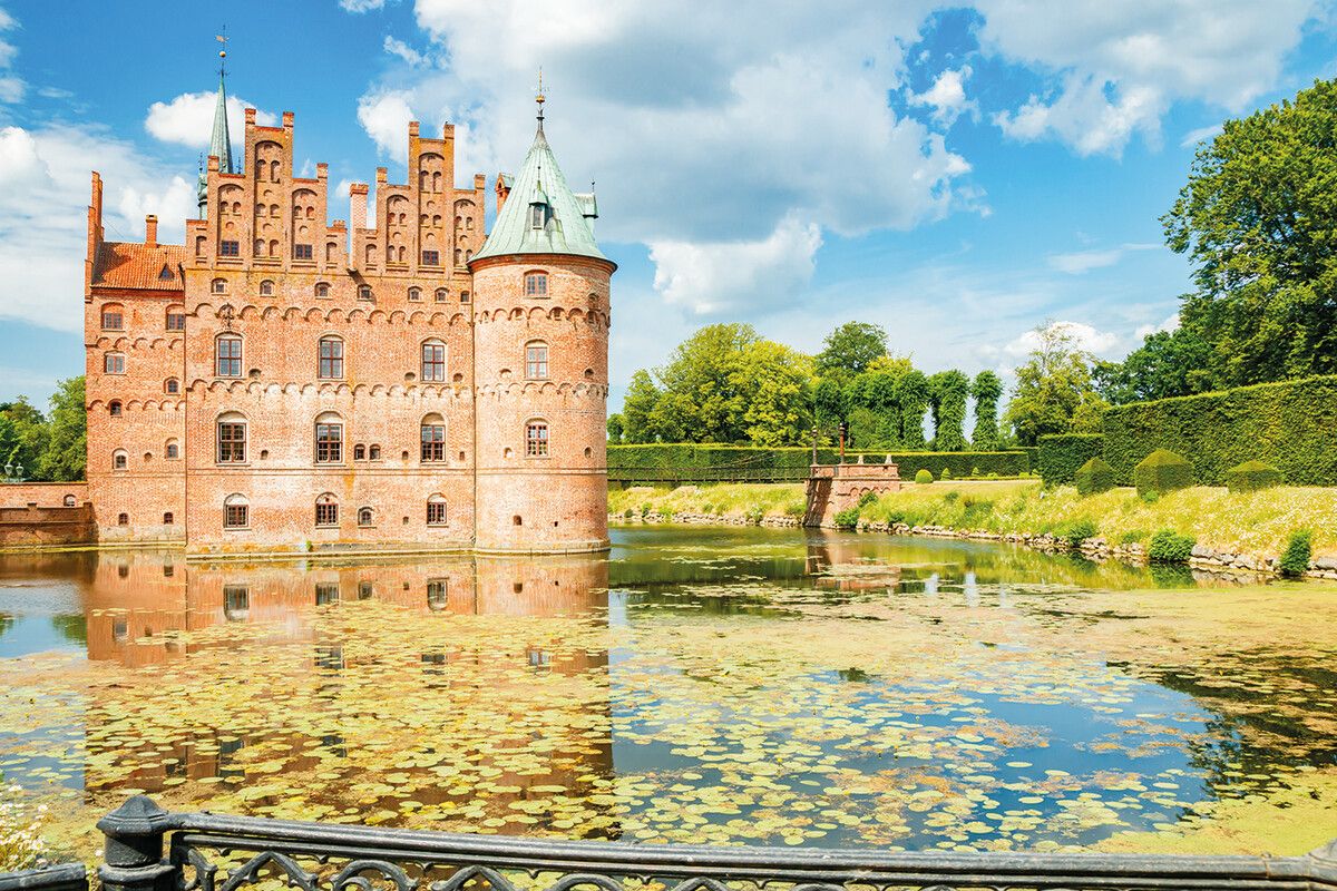 Schloss Egeskov auf Fünen ist ein abwechslungsreiches Ausflugsziel.⇒
