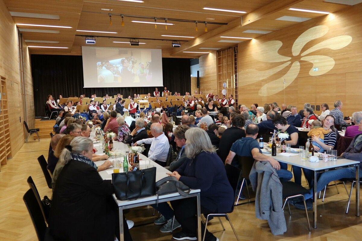 „Sie wünschen, wir spielen!“ lautete das Motto kürzlich, während beim nächsten Event des MV Buch die Volksmusik im Mittelpunkt steht. ⇒Handout MV Buch