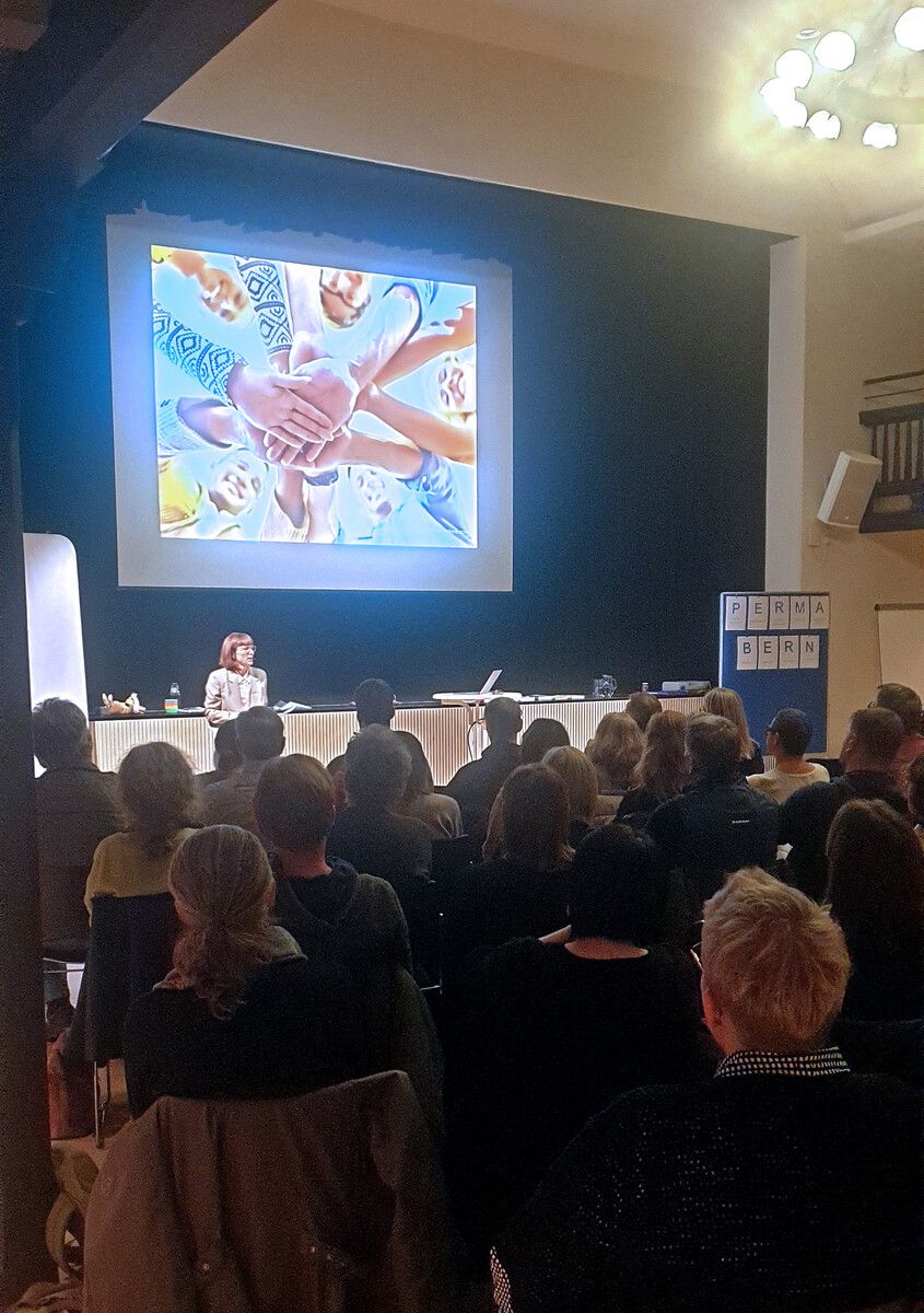 Simone Höller-Geiger infomierte die rund 100 Zuhörer im Löwensaal. ⇒Stadt