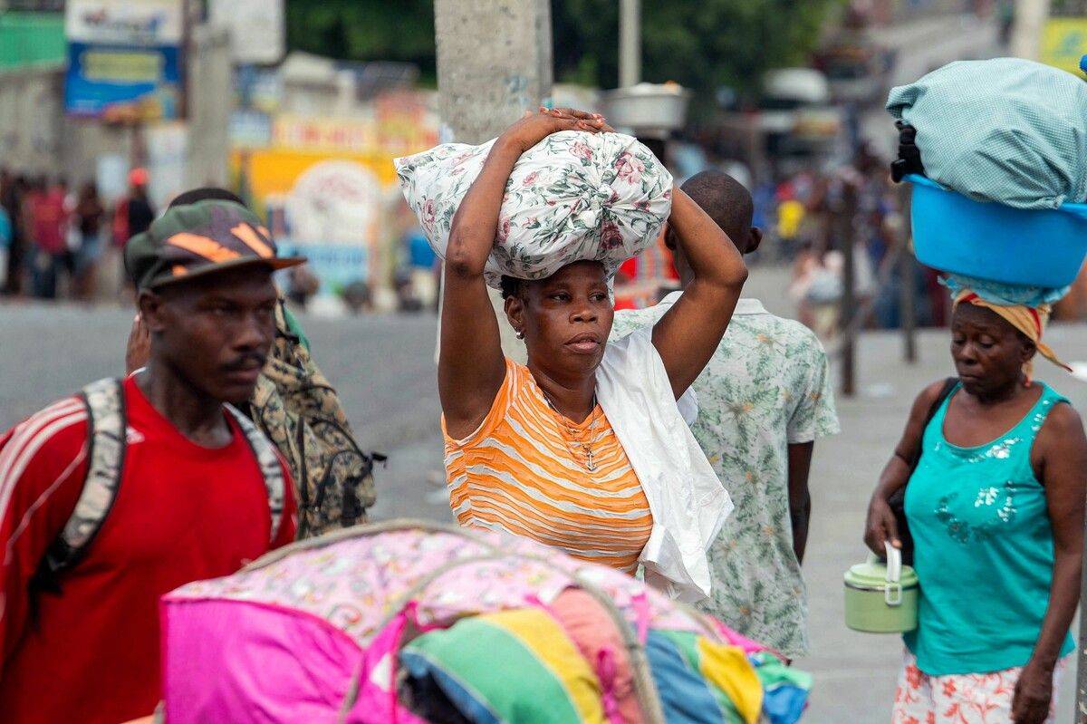 Teile von Port-au-Prince sind unter Kontrolle von gewalttätigen Banden. Aus Furcht ergreifen die Bewohner die Flucht.⇒AFP