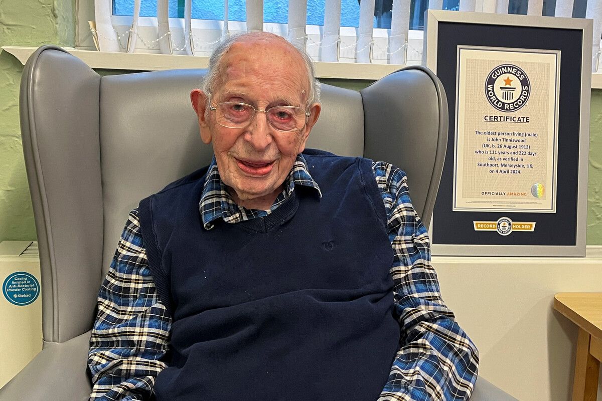 Tinniswood hinterlässt eine Tochter, vier Enkel und drei Urenkel.⇒Guinness World Records