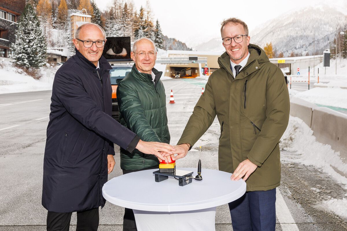 Tirols LH Anton Mattle, Asfinag-Vorstand Herbert Kasser und LR Christian Gantner bei der Eröffnung. ⇒VLK