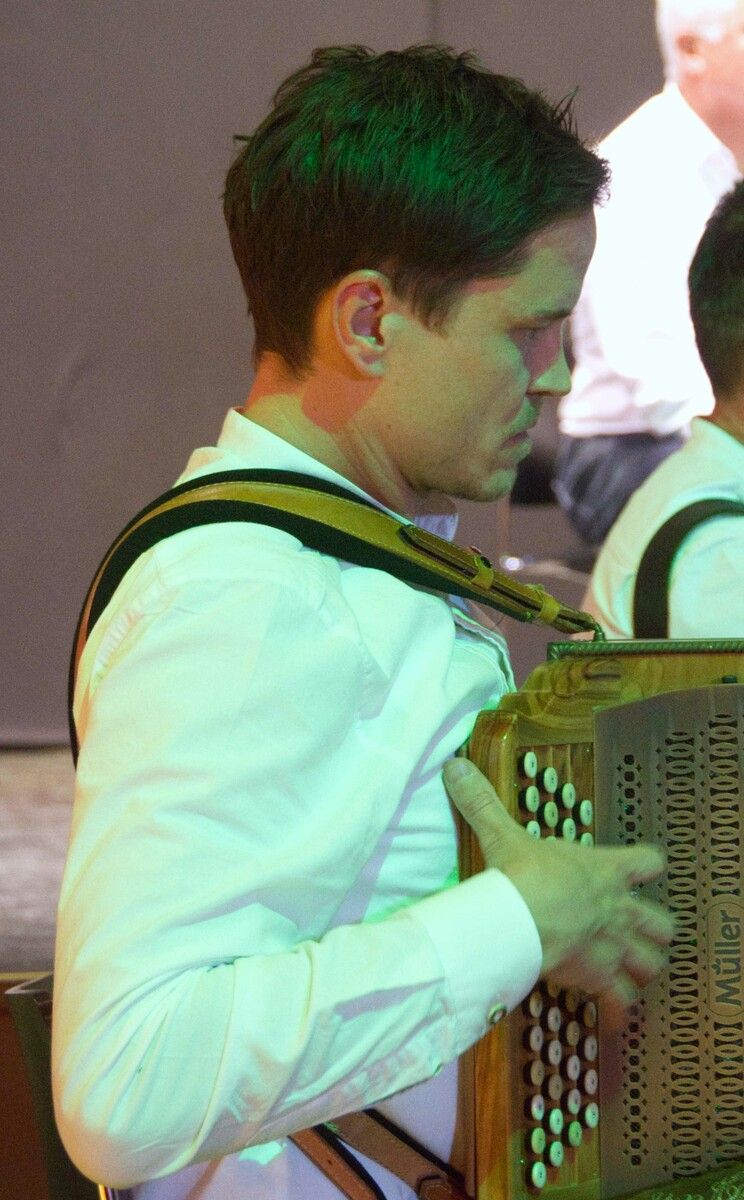 Ulrich Greussing glänzte mit Solo-Parts auf der Harmonika.⇒